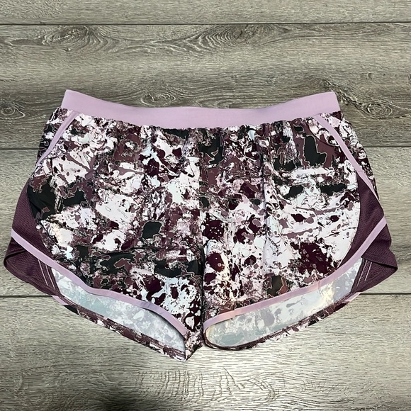 Under Armour shorts size Large - Picture 2 of 4